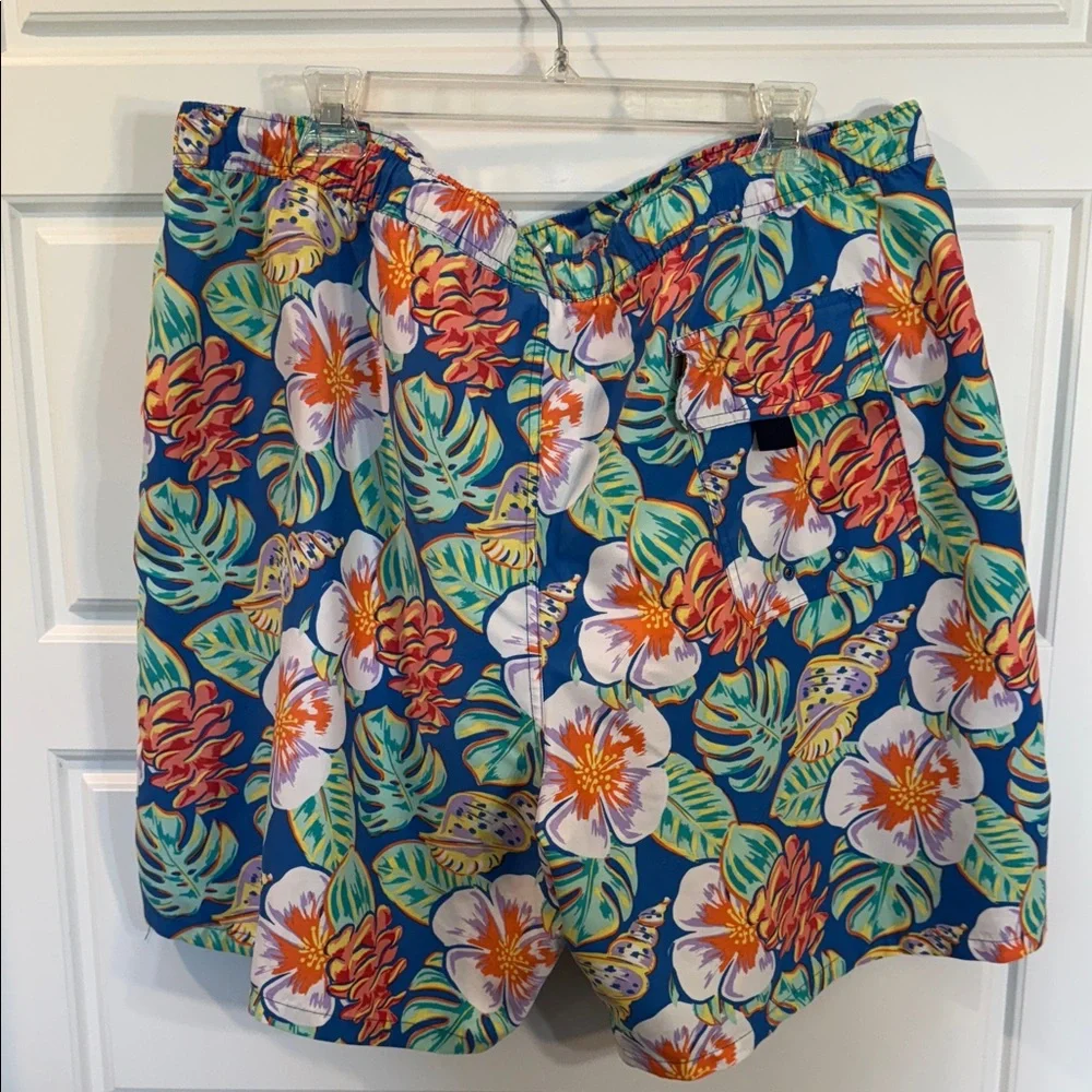 Vineyard Vines Colorful Floral Shorts XXL